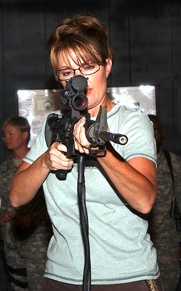 Picture of Sara Palin with an M-16 